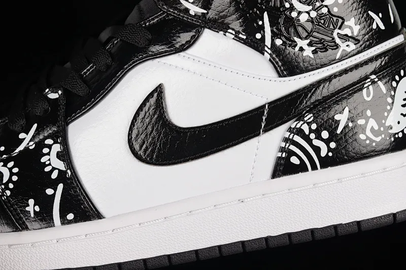 All categories Air Jordan Jordan series basketball shoes Air Jordan 1 Mid Air Jordan 1 Mid SE AJ1 Joe 1 graffiti black and white China basketball shoes 554724-075